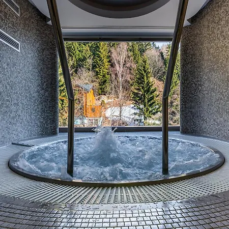 Aparthotel Pecr Well 4*