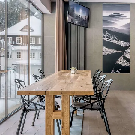 Pecr Well Hotel apartamentowy 4*