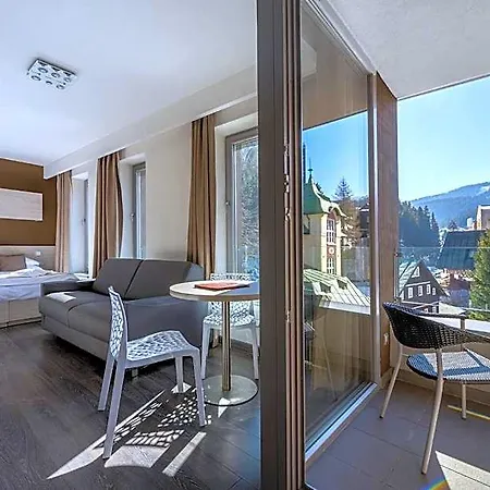 Pecr Well Aparthotel 4*