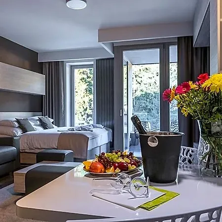 Aparthotel Pecr Well