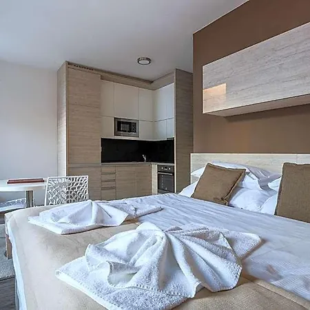 Pecr Well Aparthotel 4*