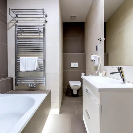 Hotel Pecr Well 4*