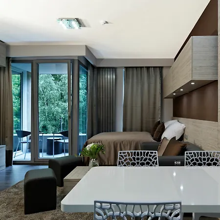 Lägenhetshotell Hotel Pecr Well 4*